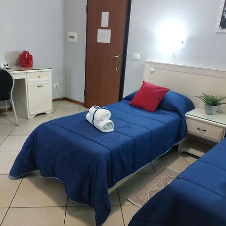 Fiumicino Inn Airport Buitenkant foto